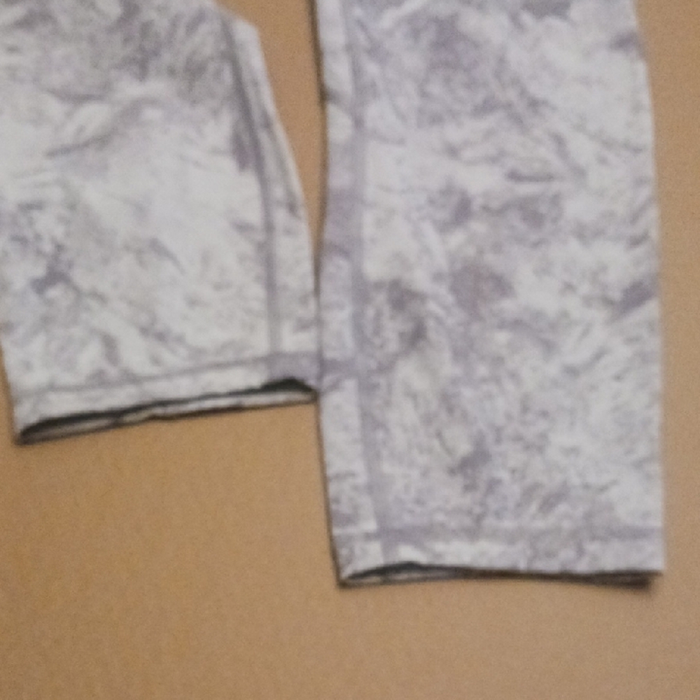 lululemon athletica Gray Patterned Leggings - Picture 3 of 13